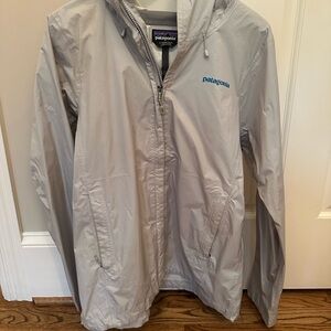 Patagonia - W’s Torrentshell Jacket - Light Gray with Hood